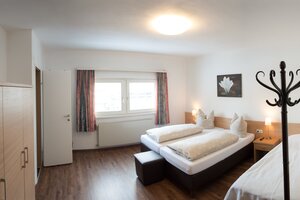 Appartment Brezel Schlafzimmer für 3 Personen mit eigenem Bad | © Kostner GmbH
