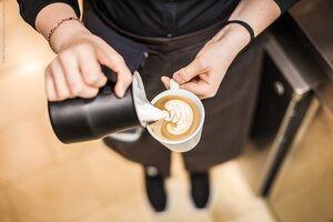 Barista Shooting Latte Art Cappucchino 4